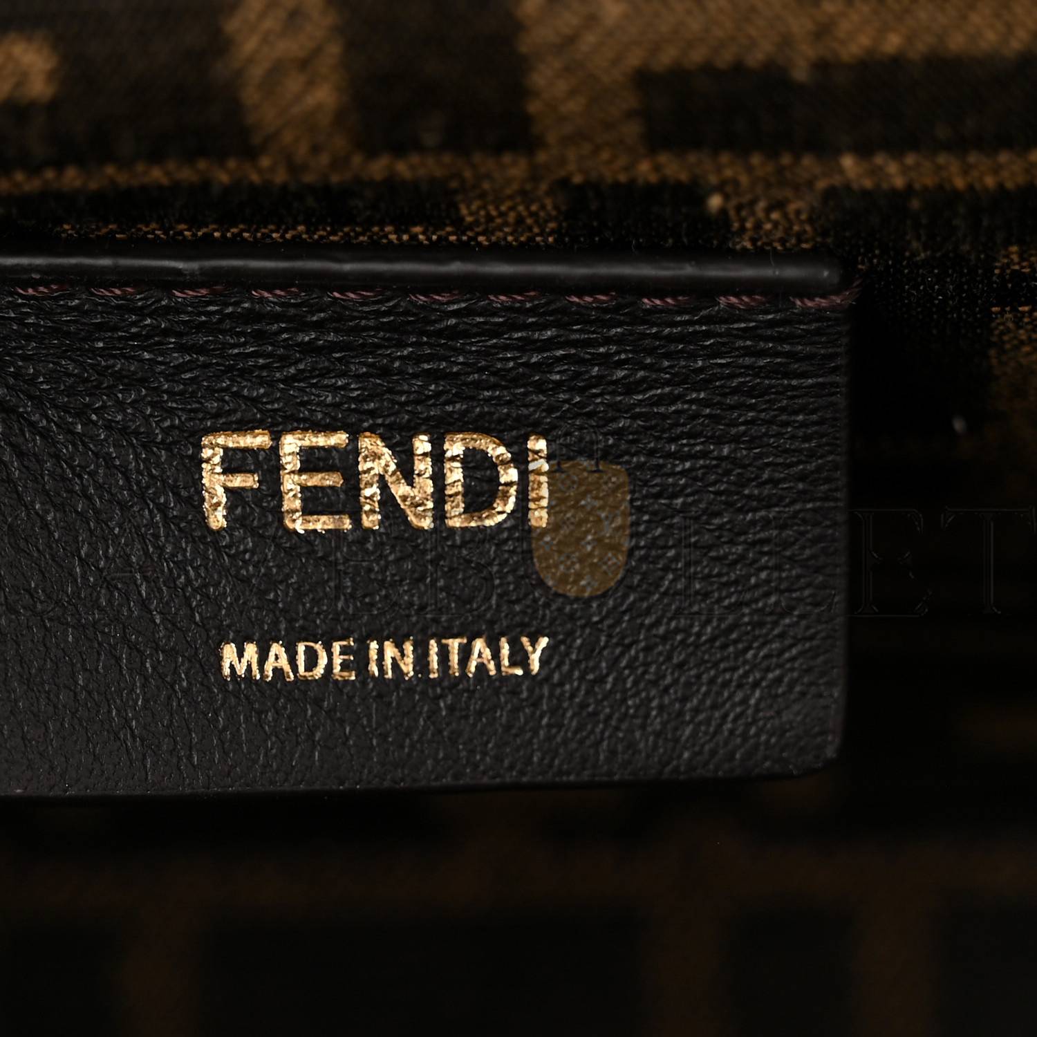 FENDI SHINY NAPPA SNAKESKIN SMALL FENDI FIRST WHITE ROCCIA (26*18*9.5cm)